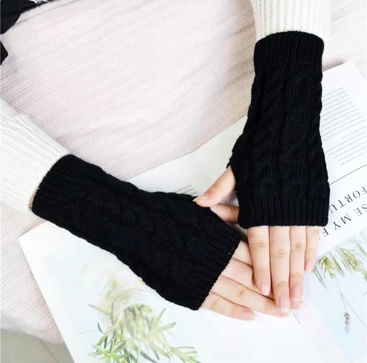 Nailfie Sleeve - Black - Pampered Pretties